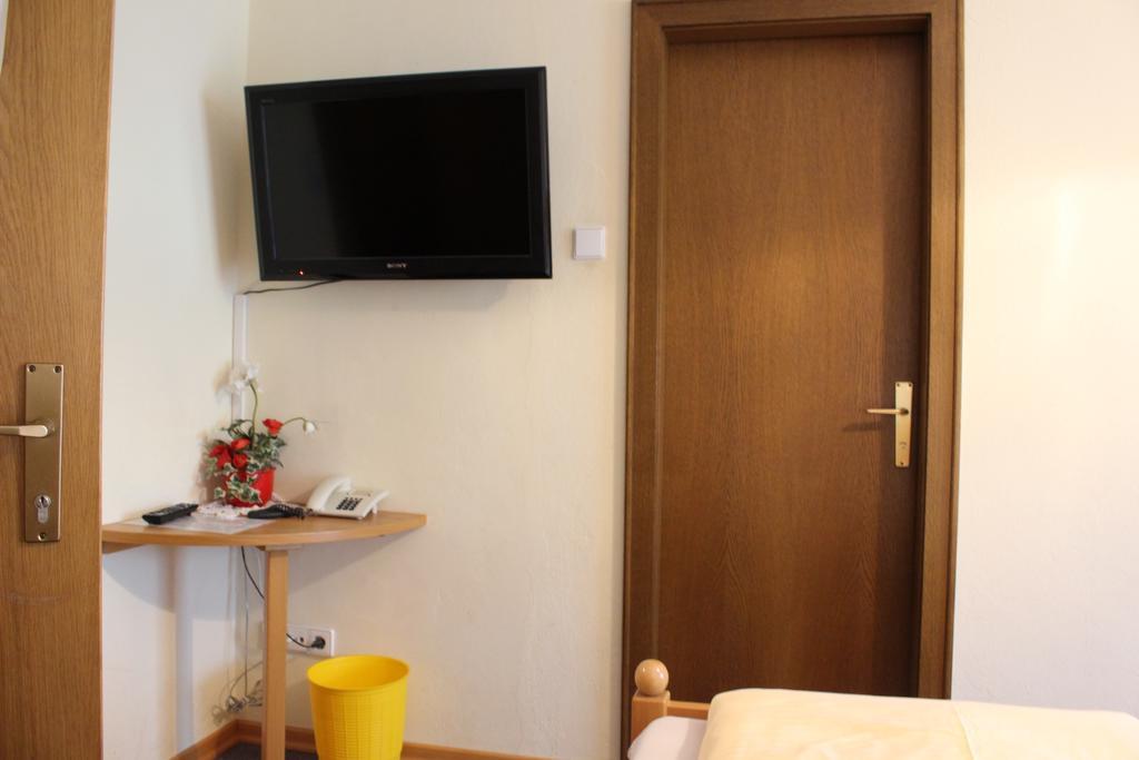 Gasthof-Hotel Winkler Muhldorf  ภายนอก รูปภาพ