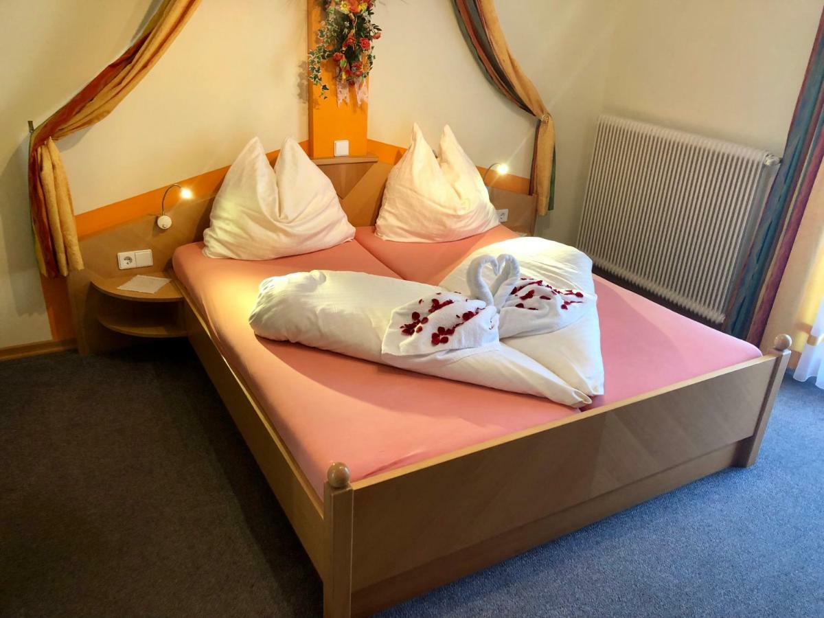 Gasthof-Hotel Winkler Muhldorf  ภายนอก รูปภาพ