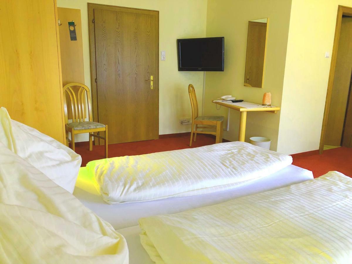 Gasthof-Hotel Winkler Muhldorf  ภายนอก รูปภาพ